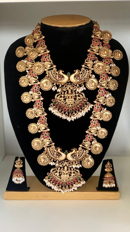 Traditional set „Thena“