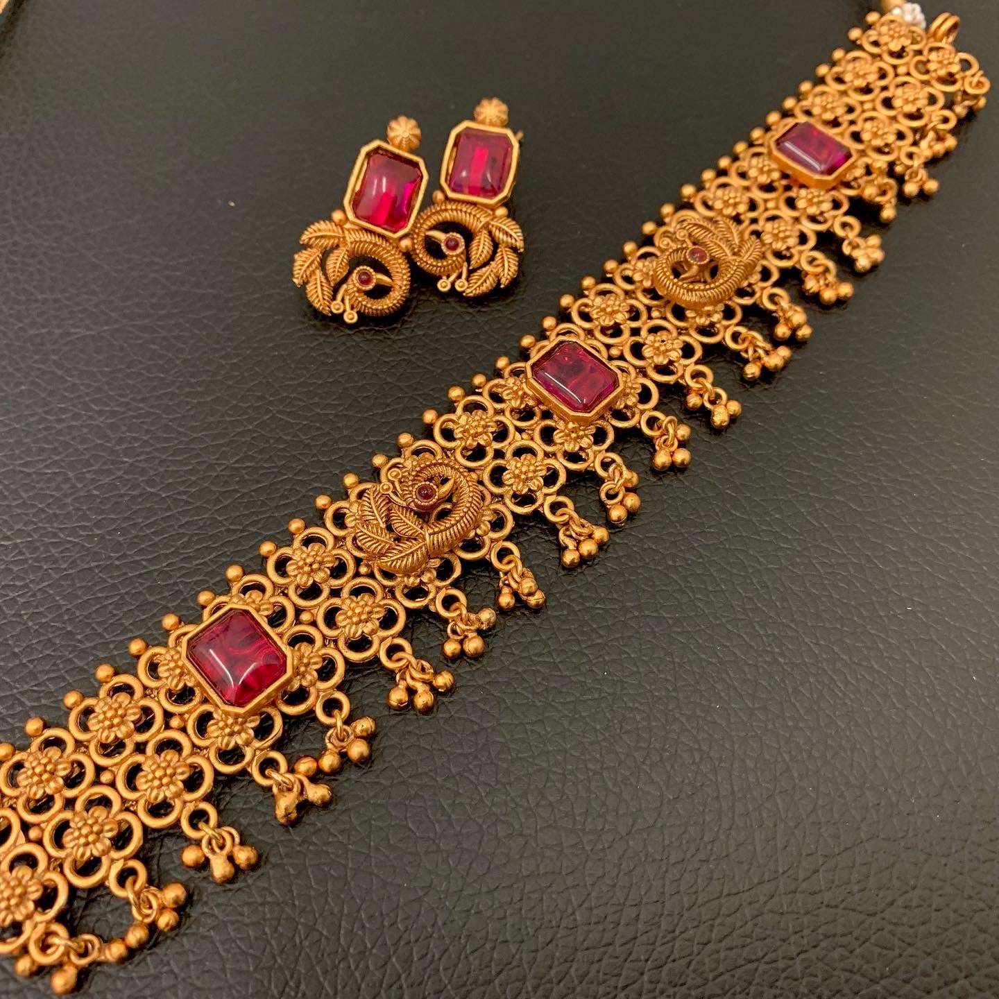 Traditional Choker „Rina“